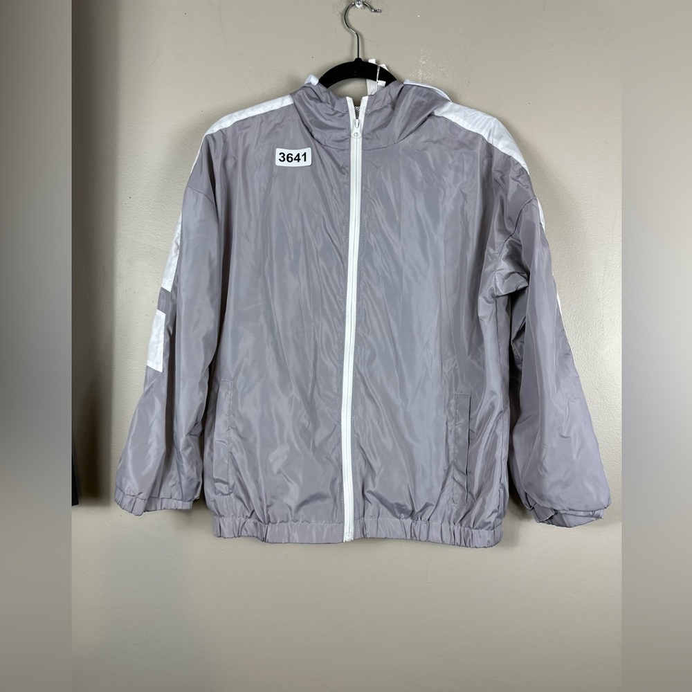 Sykooria grey / white wind breaker  nwot p2p 21-1/2 23-1/2 length small pockets